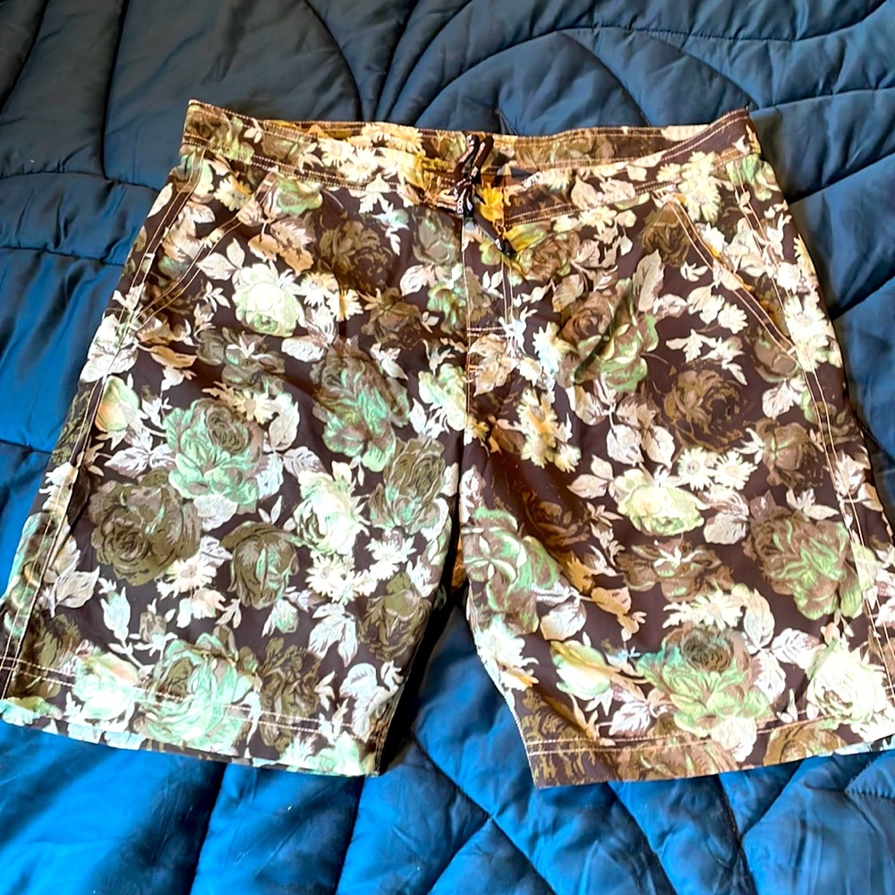 3/$20 EUC AE ARMANI EXCHANGE swim trunks men’s size large - floral pattern